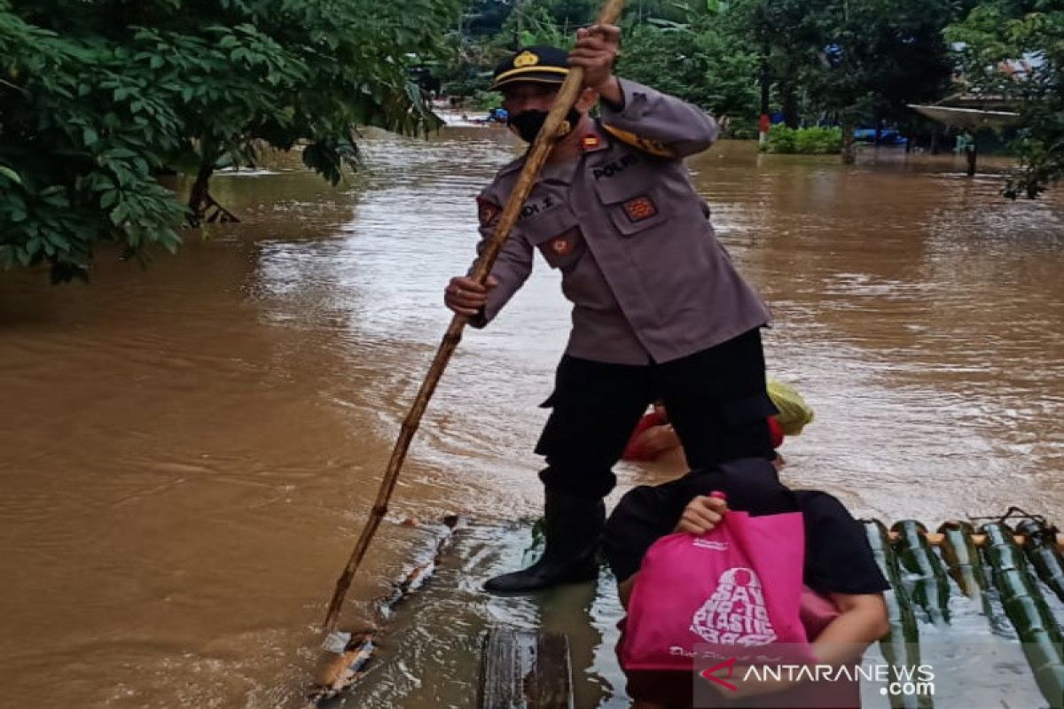 Polres Banjar evakuasi warga terdampak bencana banjir