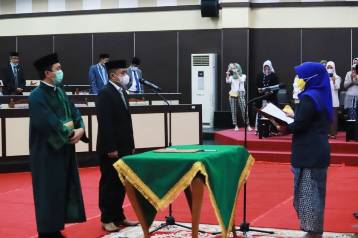 Muchtar Badawing dilantik menjadi anggota DPRD Sulsel