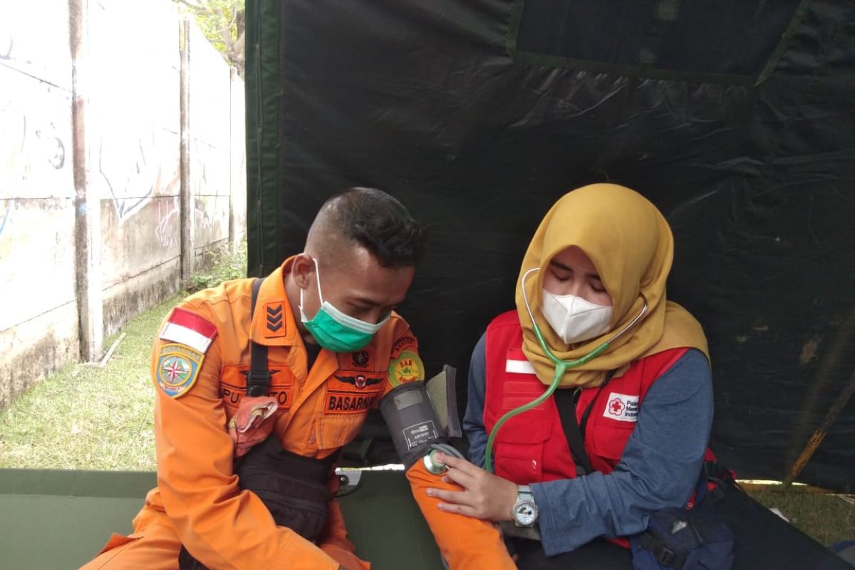PMI kota Tangerang periksa kesehatan tim penyelam cari korban pesawat jatuh
