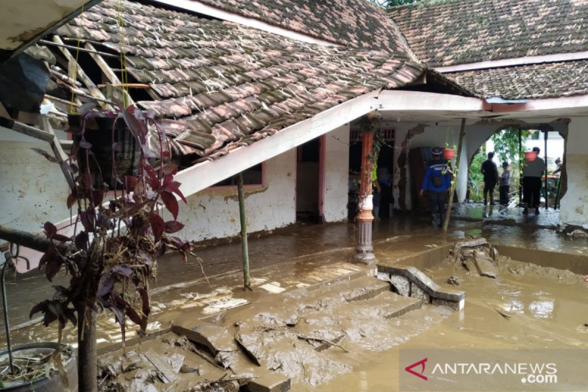 337 jiwa terdampak banjir bandang di Bangsalsari Jember