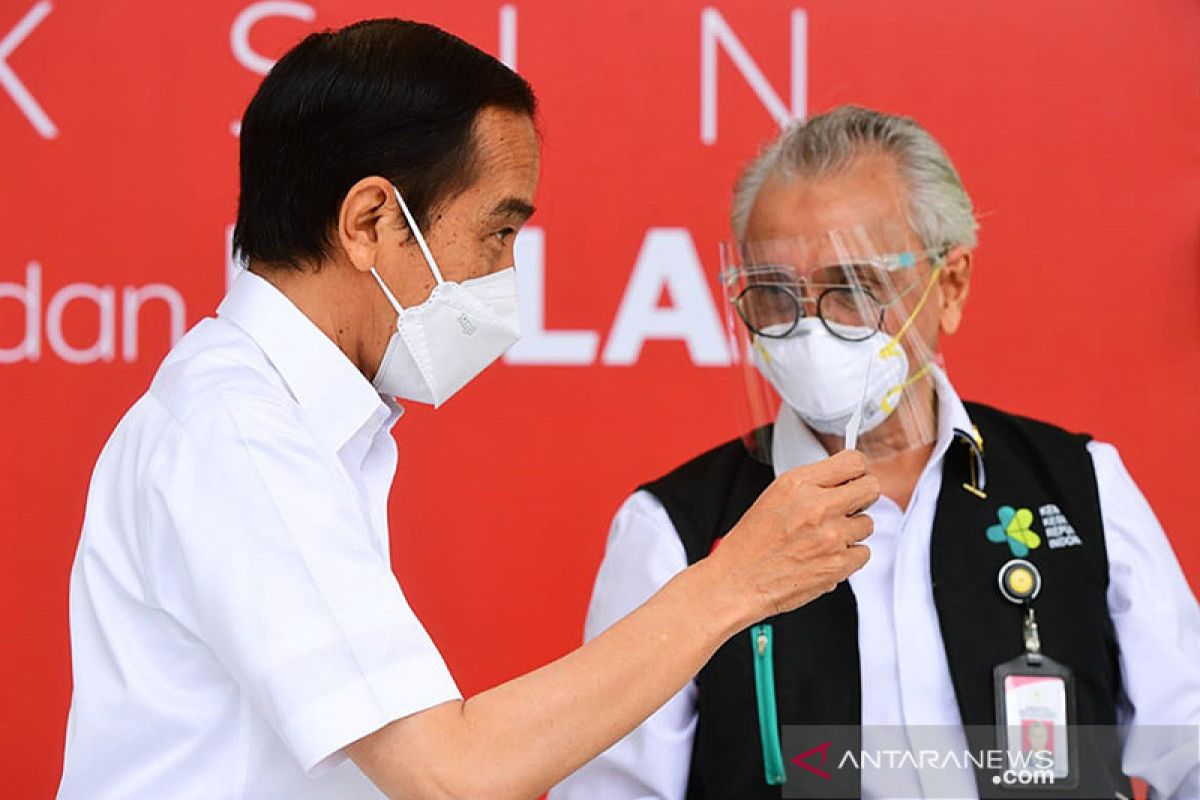 Presiden Jokowi : Disuntik vaksin tidak terasa, setelah dua jam agak pegal