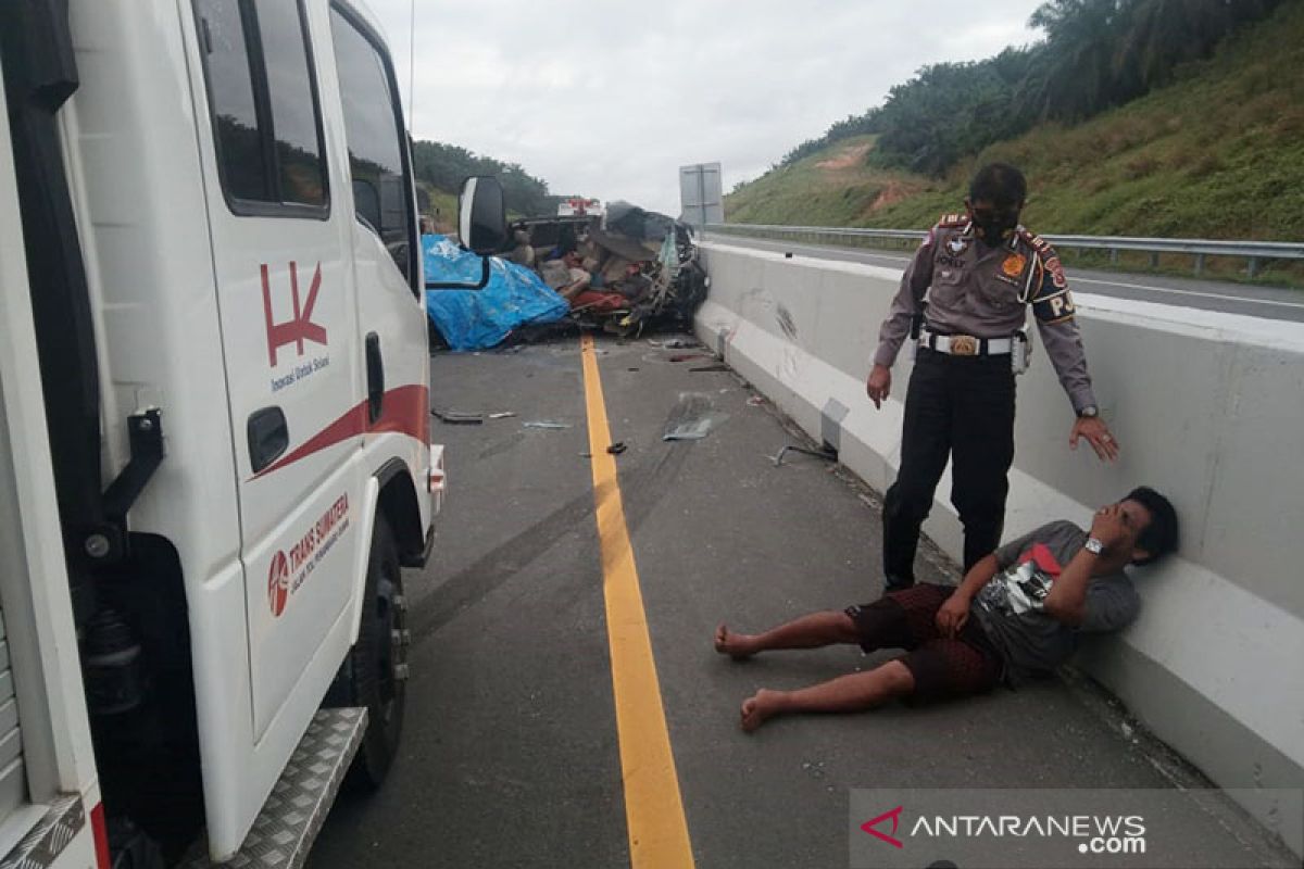 Duka korban Lakalantas di Tol Pekanbaru-Dumai, pulang dari kampung hendak menikahkan anak