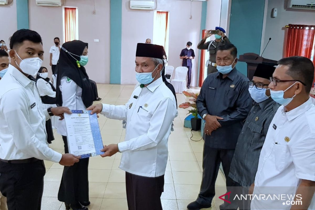 118 CPNS Meranti terima SK, Wabup : Jangan berambisi ingin cepat kaya lalu korupsi