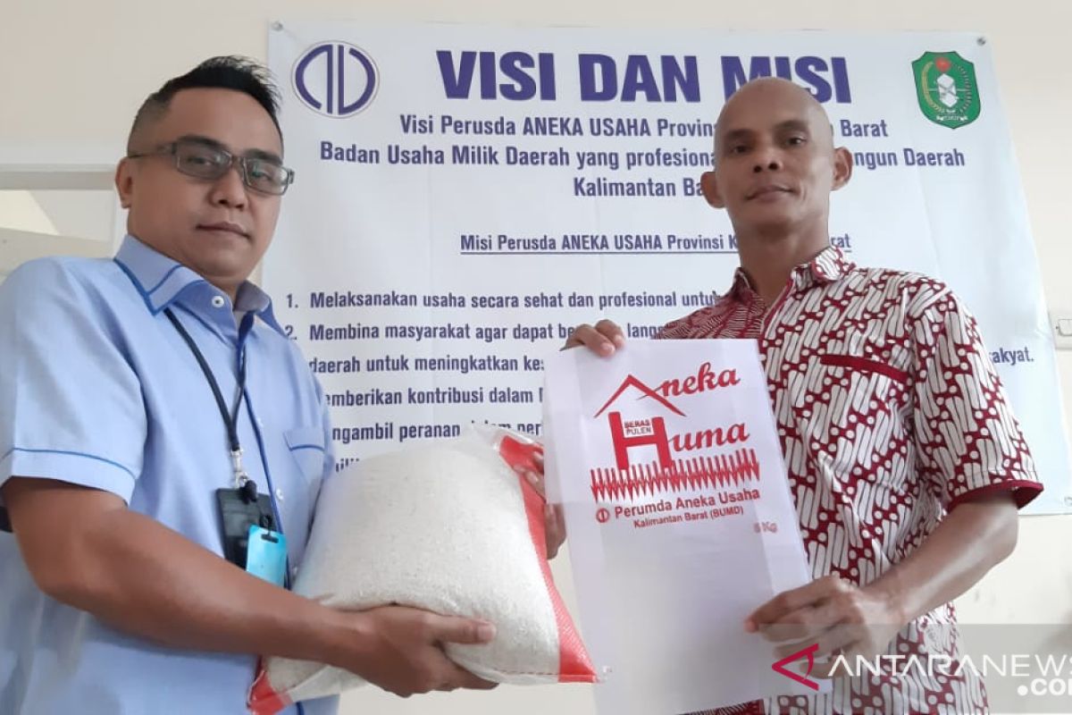 Perusda Aneka Usaha luncurkan beras lokal kemasan sasar ASN Kalbar