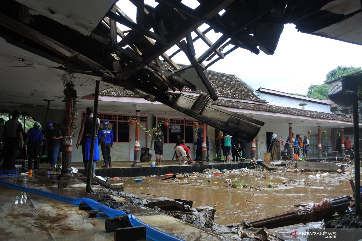 Lebih 300 jiwa di Bangsalsari Jember terdampak banjir bandang