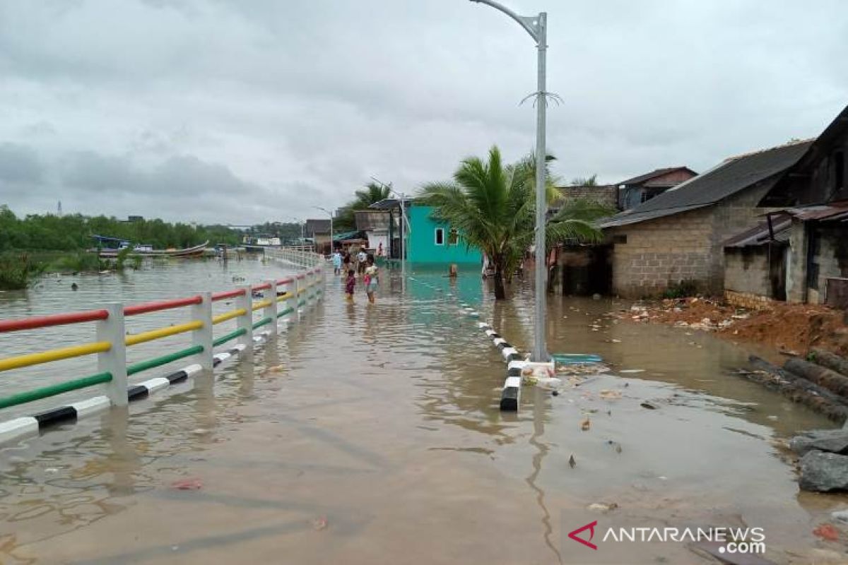 Wilayah pesisir Pangkalpinang dilanda banjir Rob