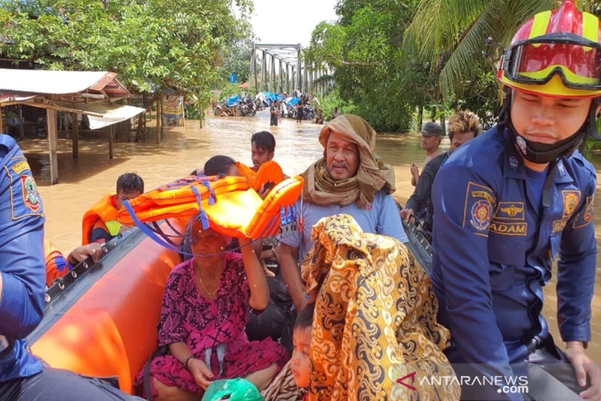 BPBD Tapin bantu evakusi warga terdampak banjir di Banjar