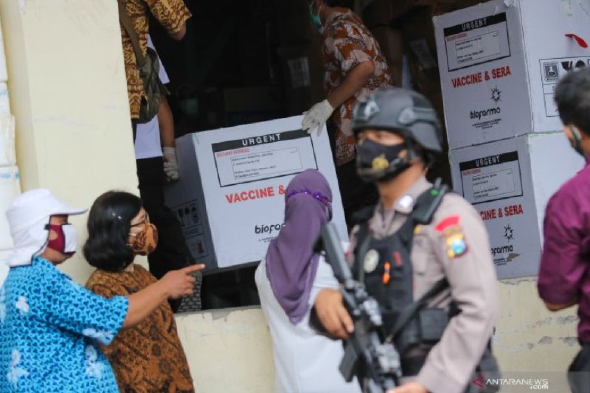 Jatim awali vaksinasi COVID-19 di Surabaya Raya