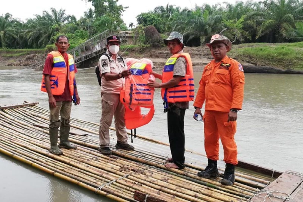 BPBD Aceh Utara sediakan pelampung rakit penyeberangan