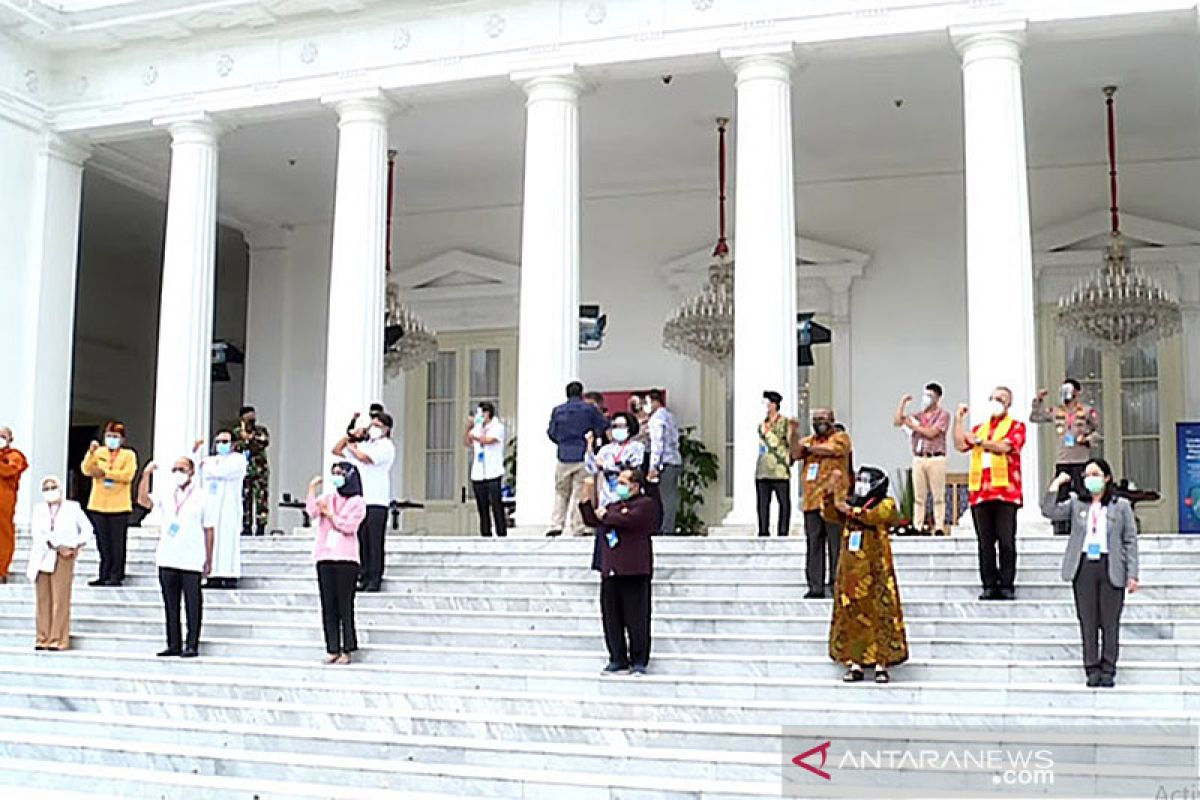 Kemarin, ekonomi pasar saham respons vaksinasi hingga kunjungan Menlu China