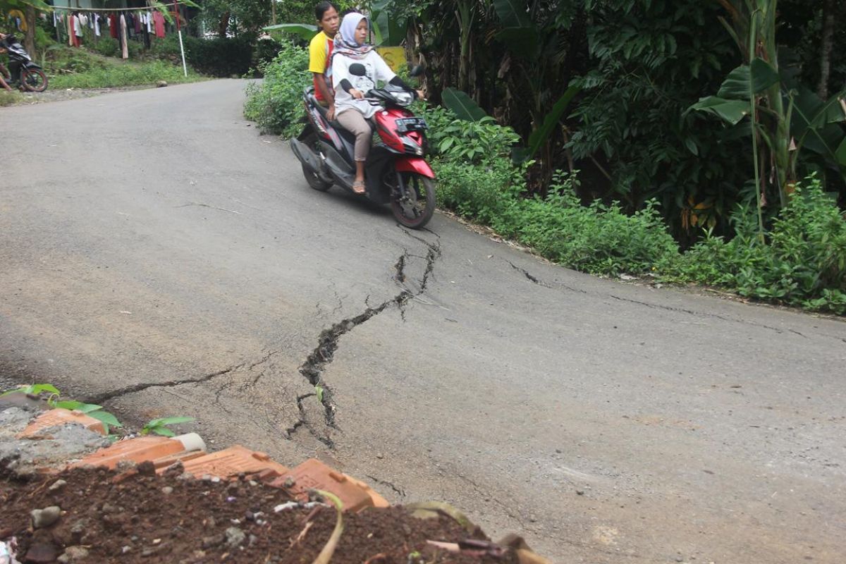 Bupati Purbalingga:  Waspadai gerakan tanah saat hujan deras