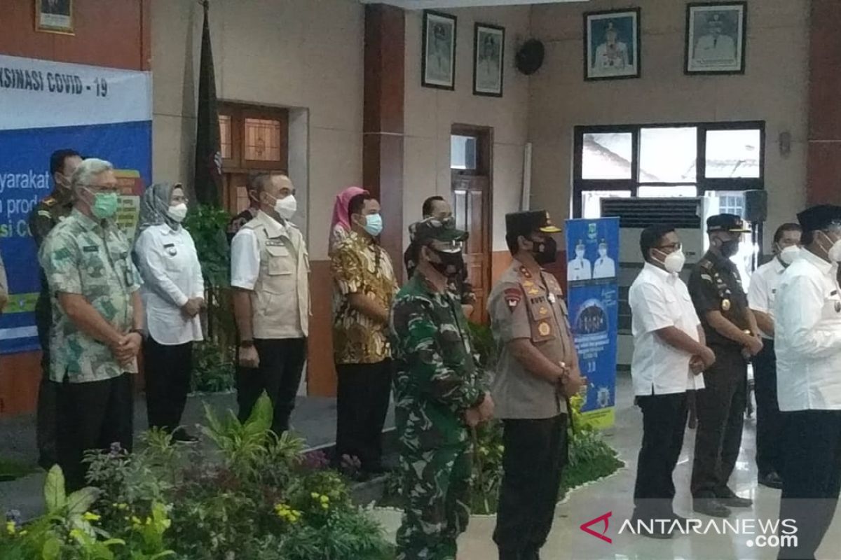 Kepala daerah di Banten ikuti vaksinasi COVID-19 tahap pertama