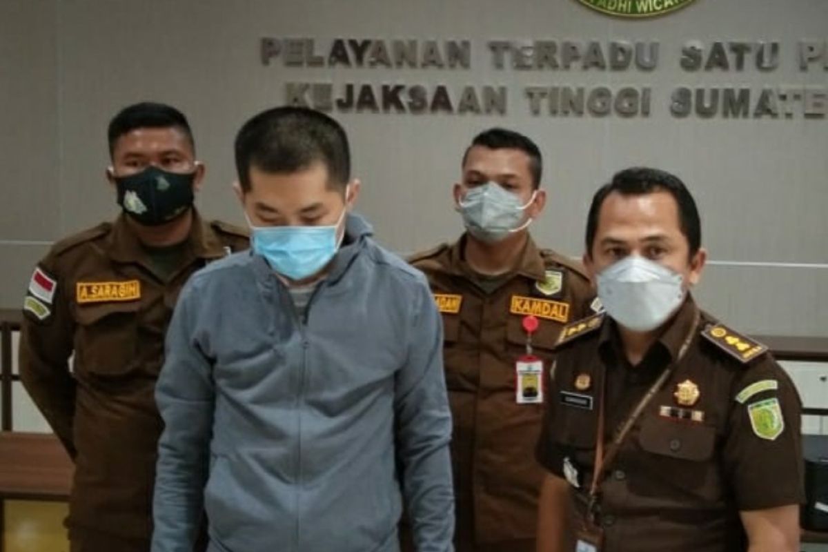 Kejati Sumut serahkan terpidana Stefen Agustinus ke Kejati NTT