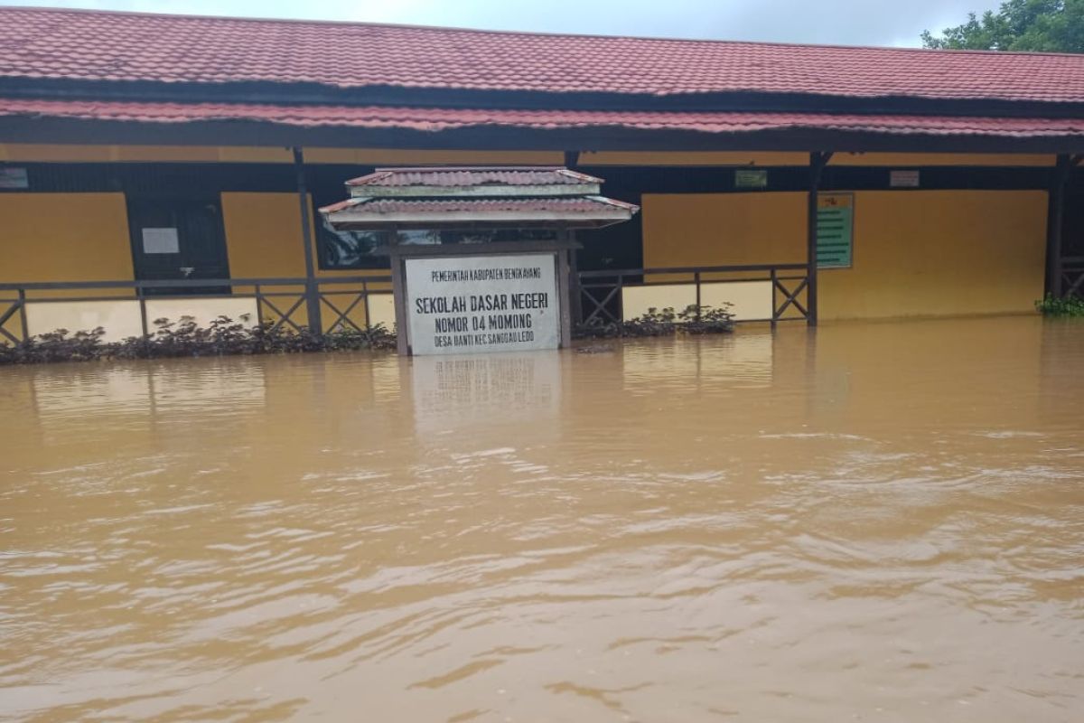 Sekolah dan rumah di Bengkayang terendam banjir