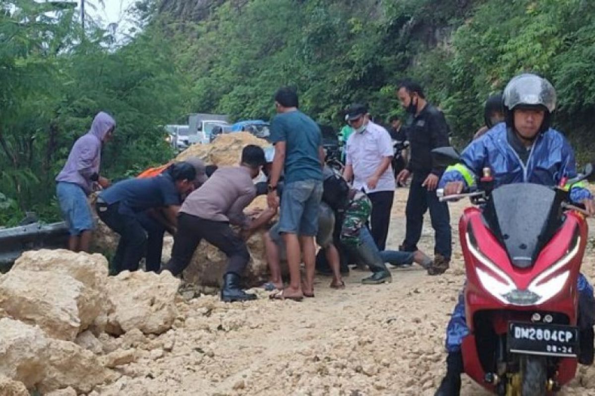 Ada korban meninggal akibat gempa di Majene, ribuan warga mengungsi