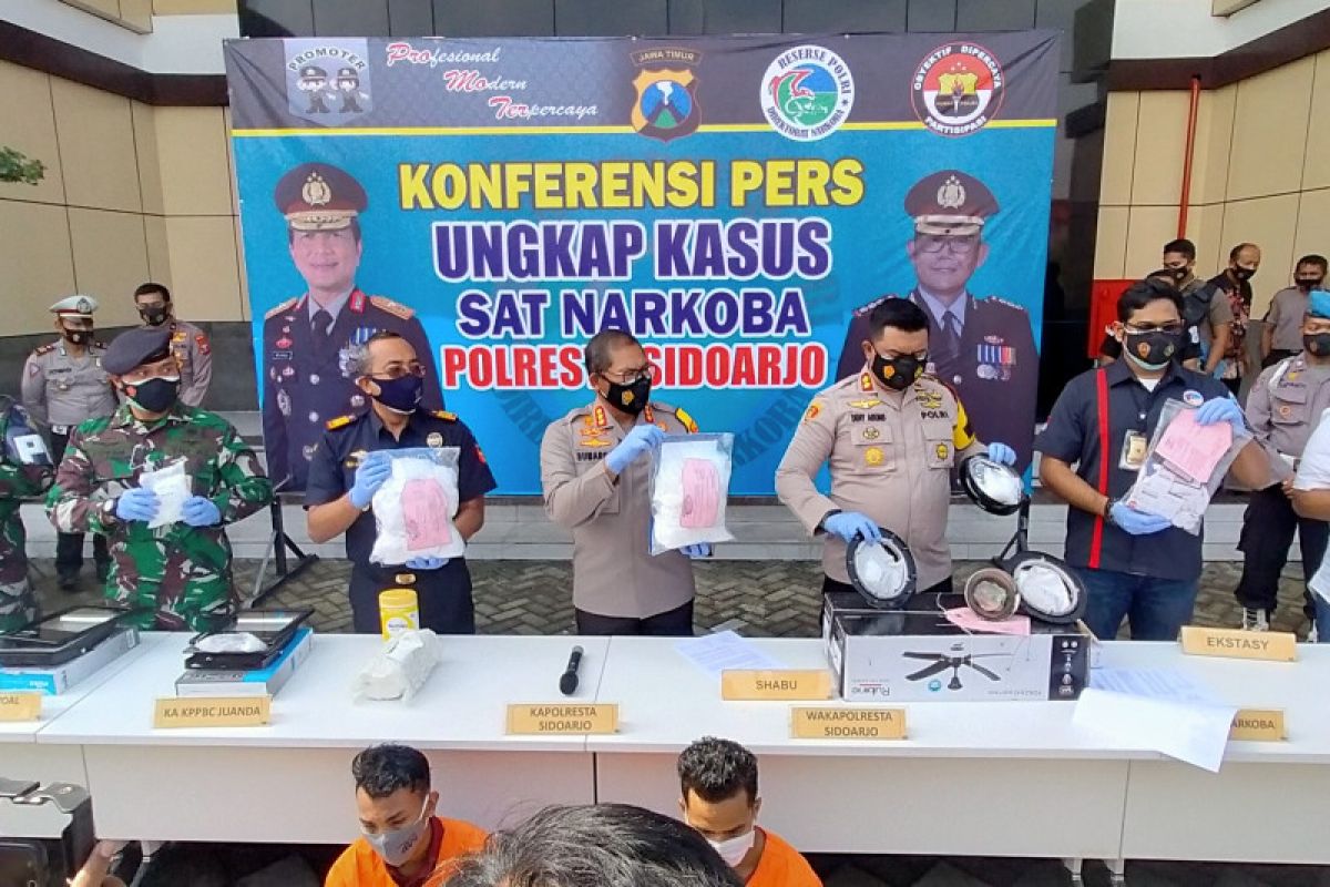 Customs Office foils attempt to smuggle meth through Juanda Airport