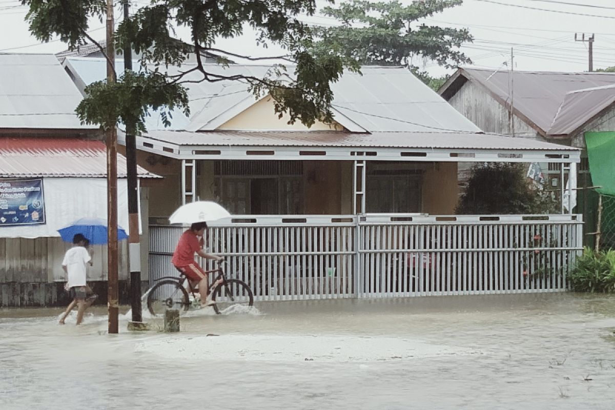 Banjarmasin diguyur hujan tiada henti hingga banjir di mana-mana