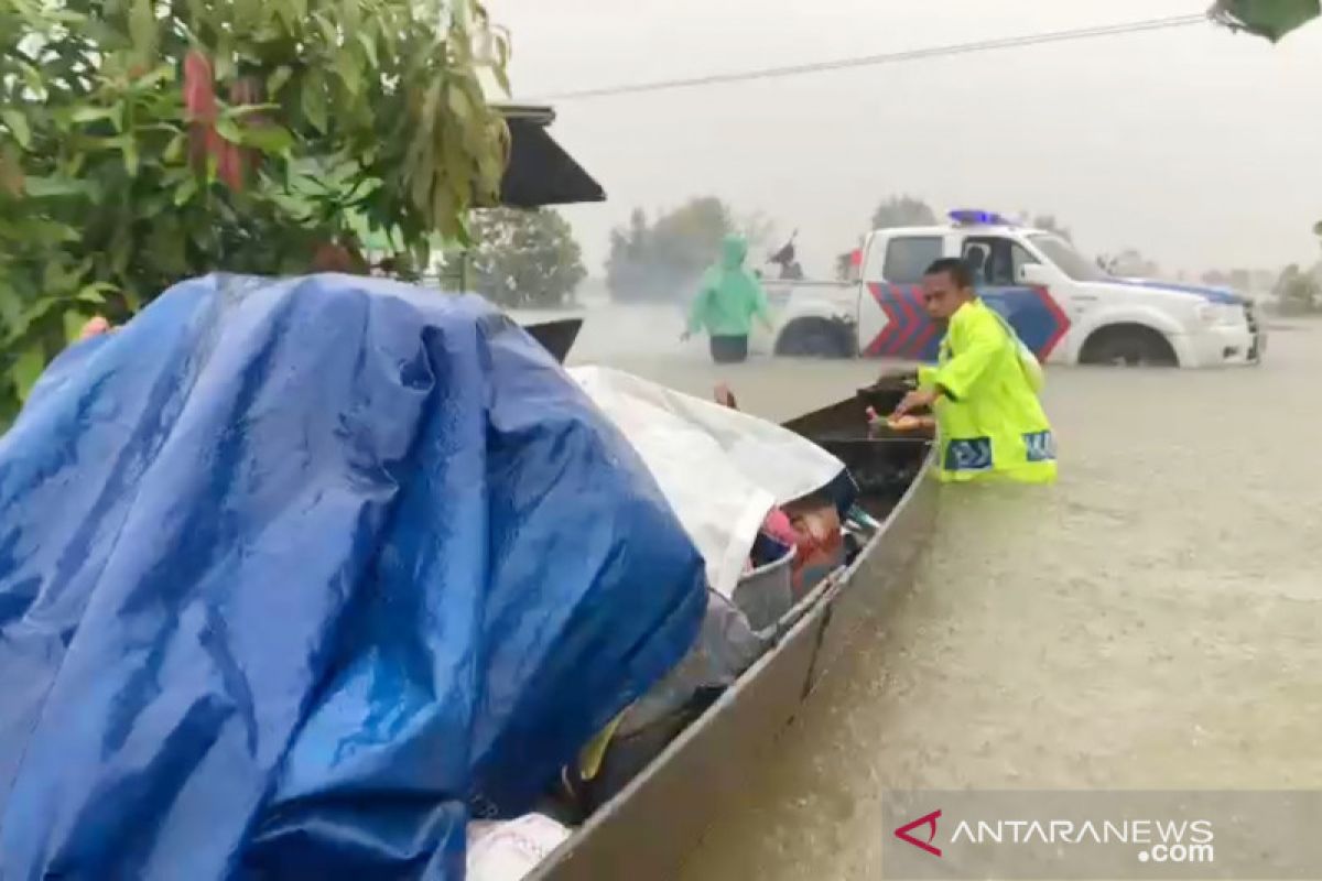 Jalur utama lintas kabupaten di Tanah Laut terputus akibat banjir