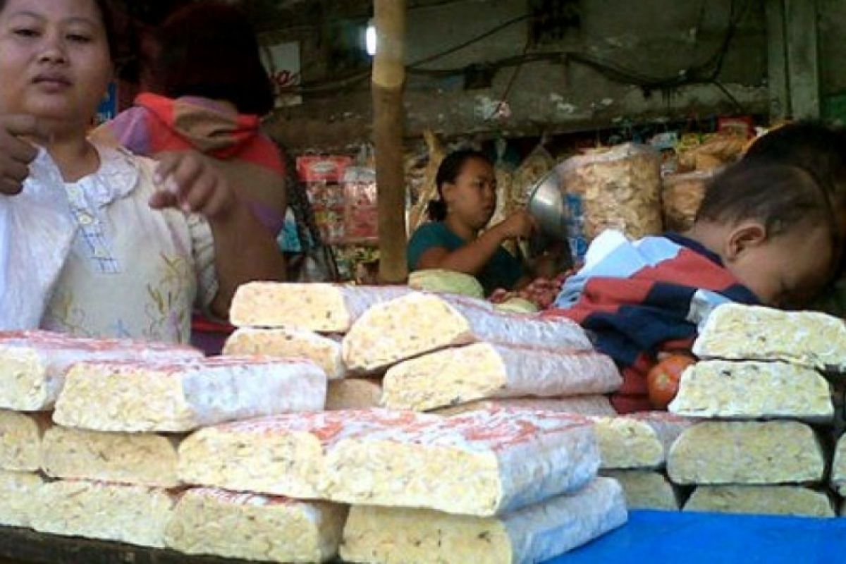 Pengusaha tempe kurangi produksi  dampak kenaikan harga kedelai