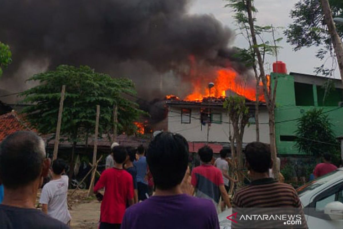 150 warga Menteng Dalam Jakarta Selatan mengungsi karena kebakaran
