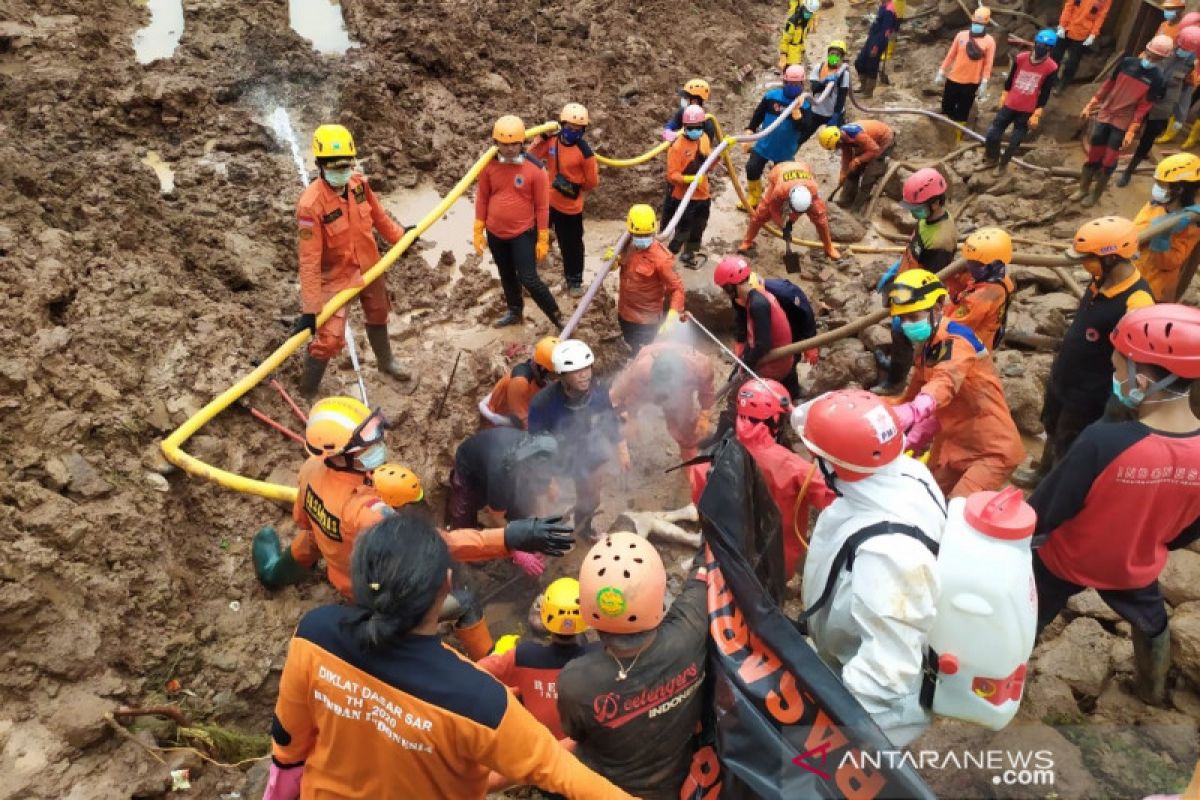 Longsor Sumedang renggut  24 korban meninggal