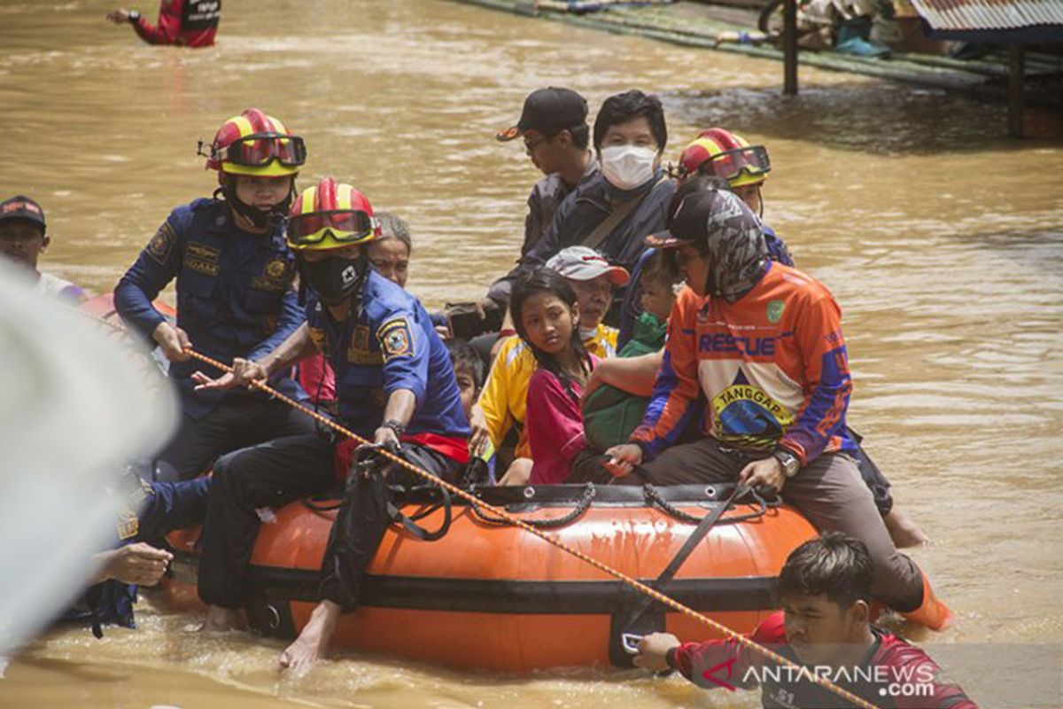 Sebanyak 1.770 warga Simpang Empat mengungsi akibat banjir