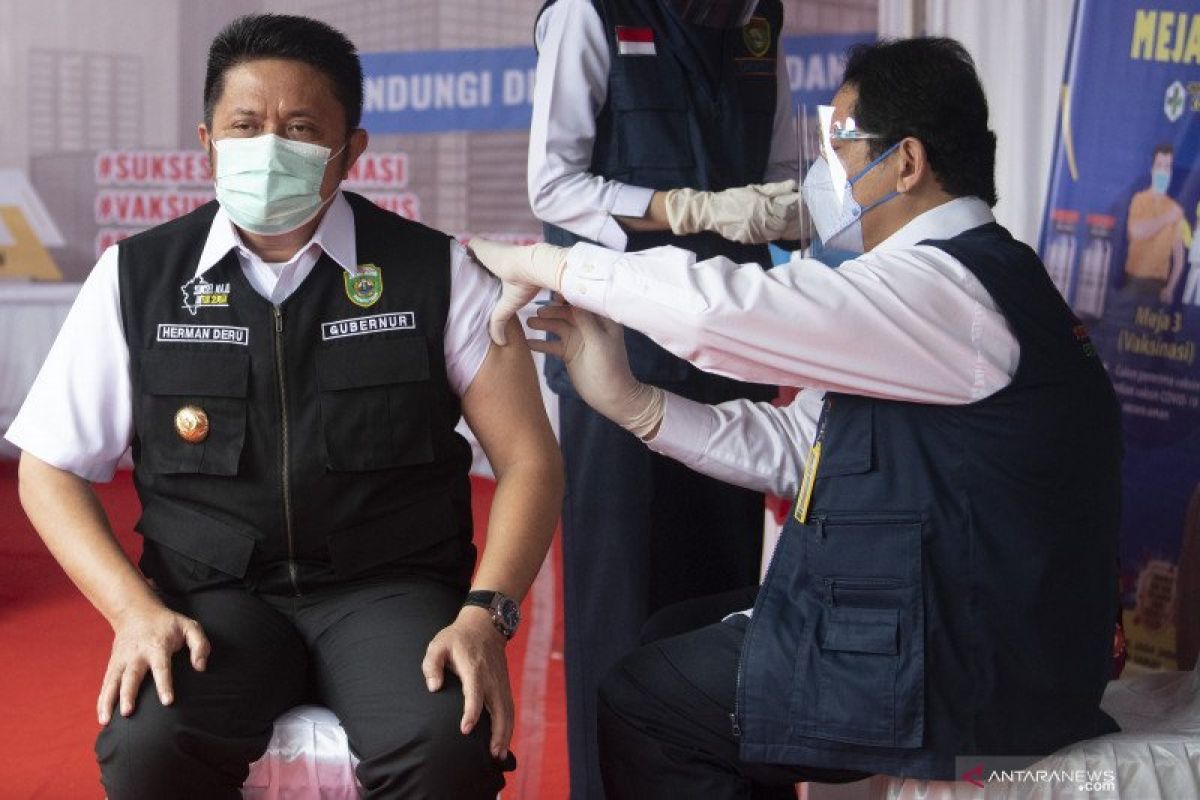 Gubernur Herman Deru pastikan vaksin COVID-19 aman bagi tubuh, warga jangan ragu divaksin