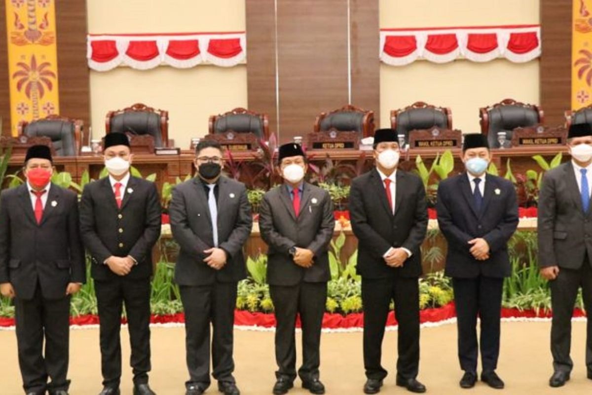 Tiga anggota DPRD Sulawesi Utara Pengganti Antar Waktu dilantik