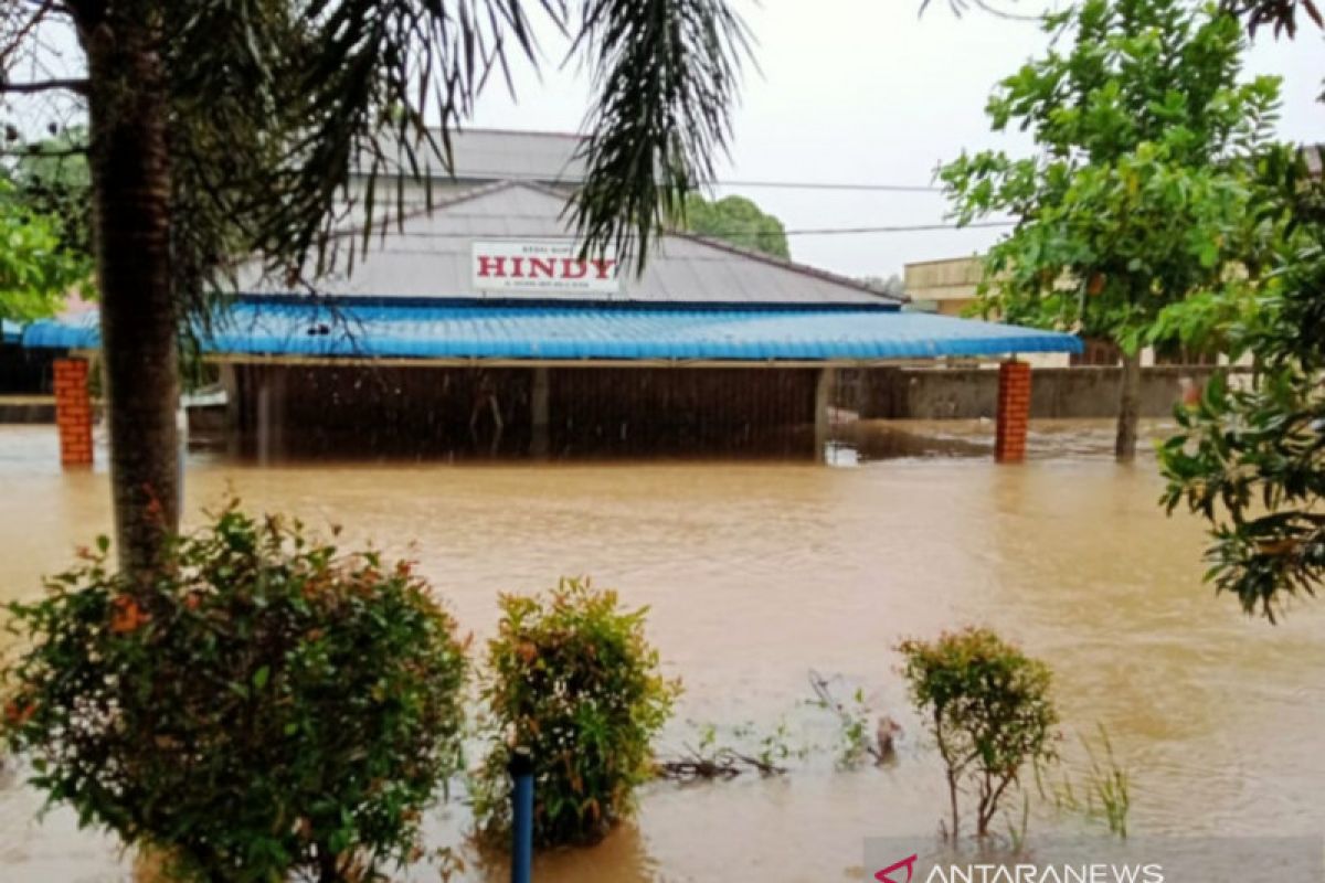 Mesin pompa air PDAM Tirta Kepri  belum berfungsi karena terendam banjir