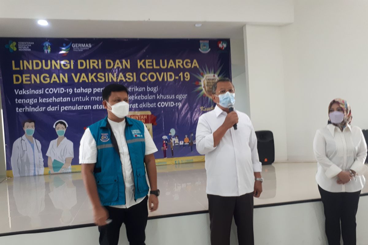 Tenaga medis di Tangerang Selatan ikuti vaksinasi COVID-19