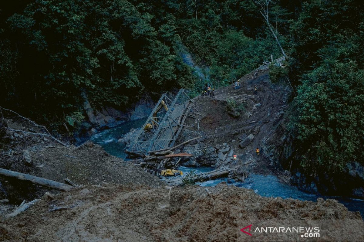 Wamen PUPR perintahkan penanganan darurat jembatan putus jalan trans Papua