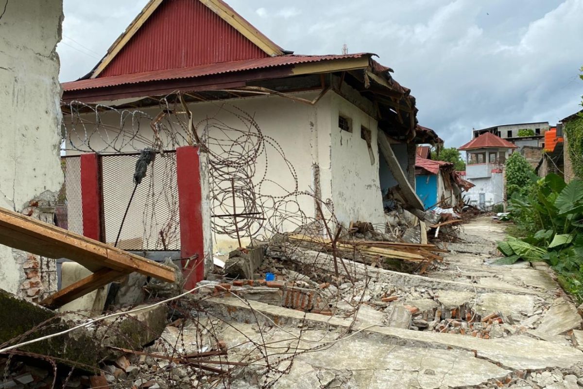 Sejumlah petugas dan napi Rutan Mamuju luka-luka akibat gempa