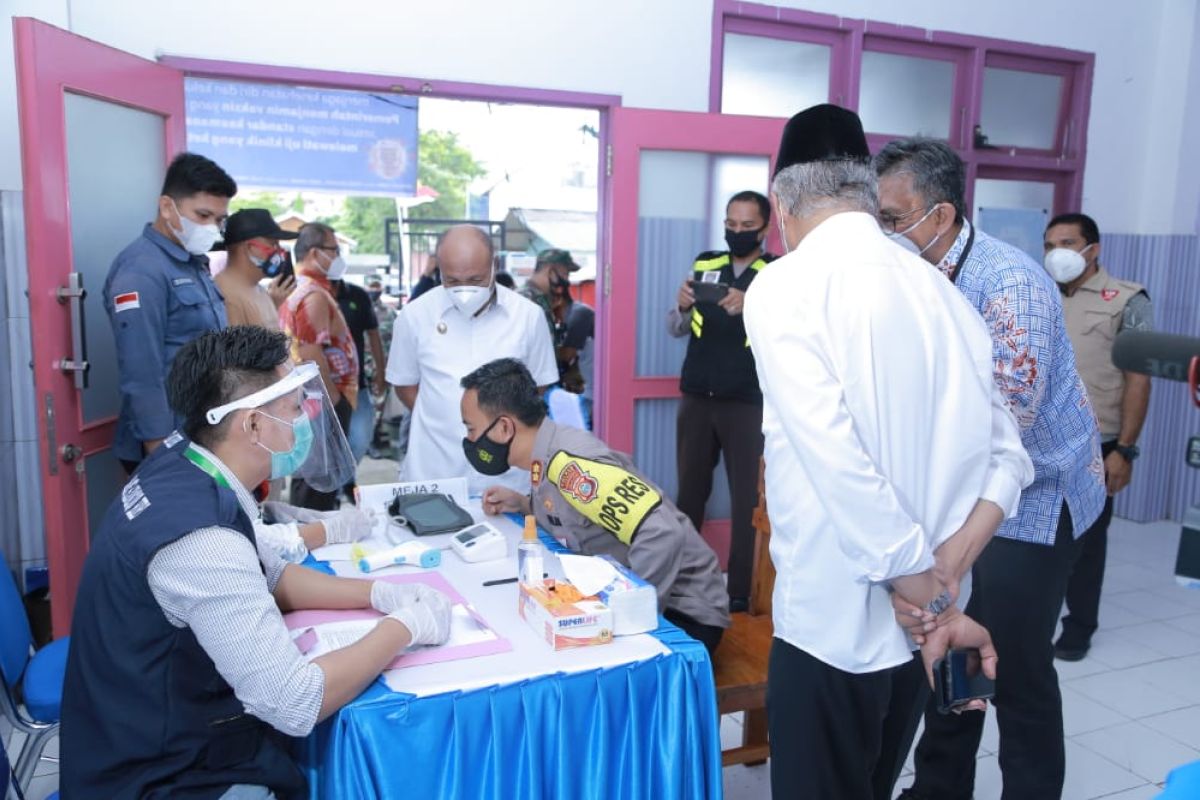 Sejumlah pejabat publik di Kota Ternate divaksin COVID-19