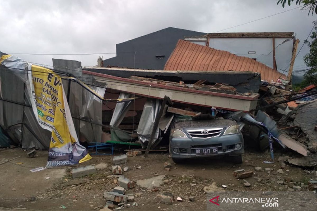 Antisipasi potensi tsunami warga pesisir tinggalkan Kota Majene