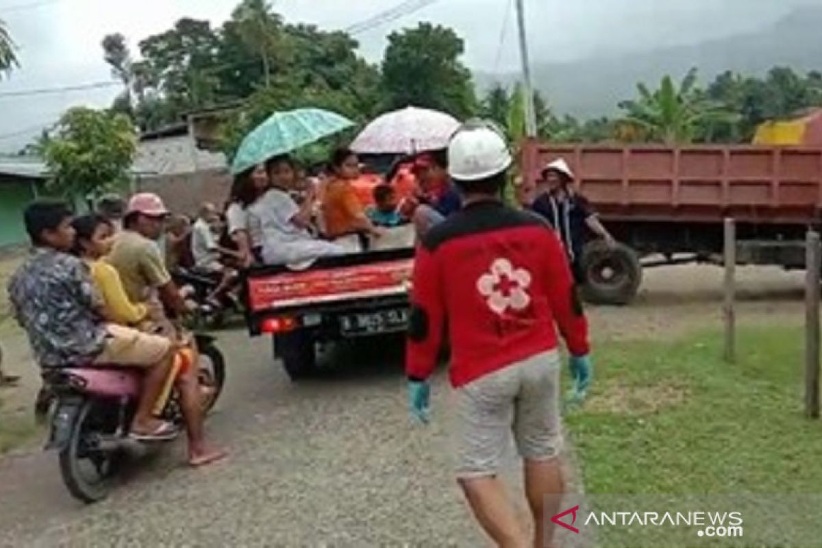 PMI kerahkan puluhan relawan dan ambulans ke lokasi terdampak gempa Sulbar