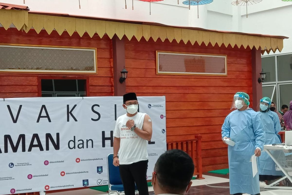 Amri Cahyadi Terima Suntikan Vaksin COVID-19 Tahap Pertama