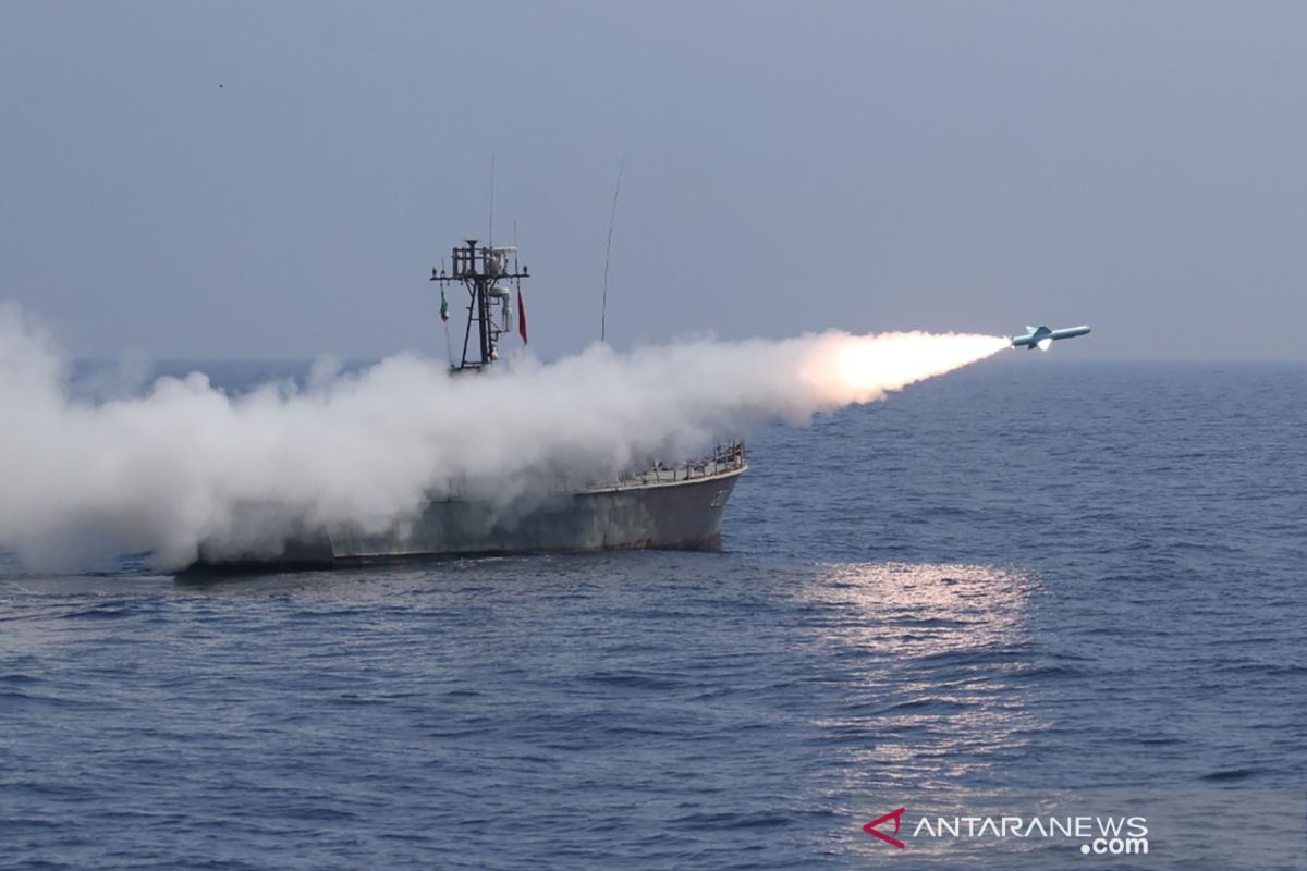 Latihan militer, Iran tembakkan rudal jarak jauh ke Samudera Hindia