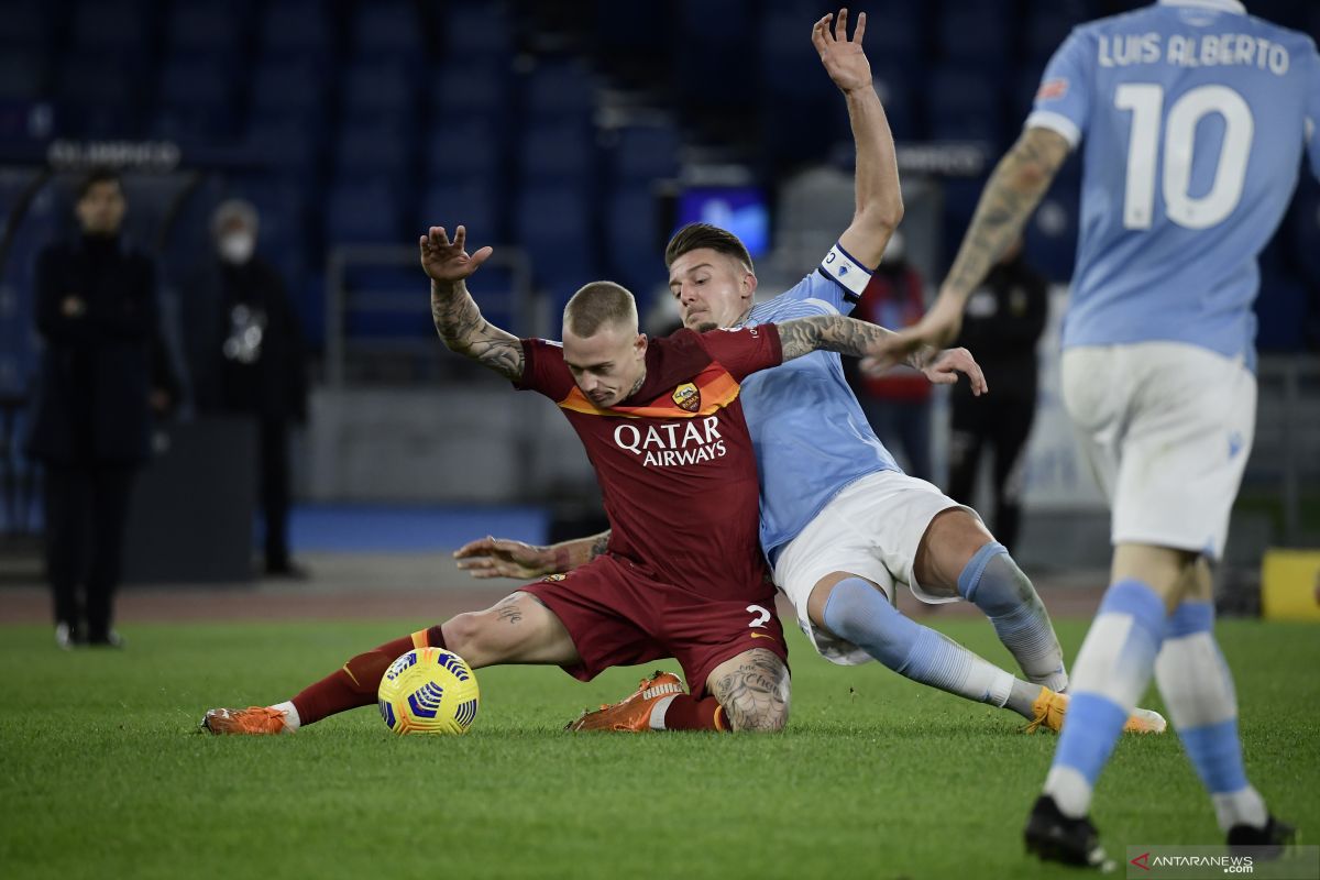 Luis Alberto sumbang dua gol saat Lazio bekuk Roma 3-0