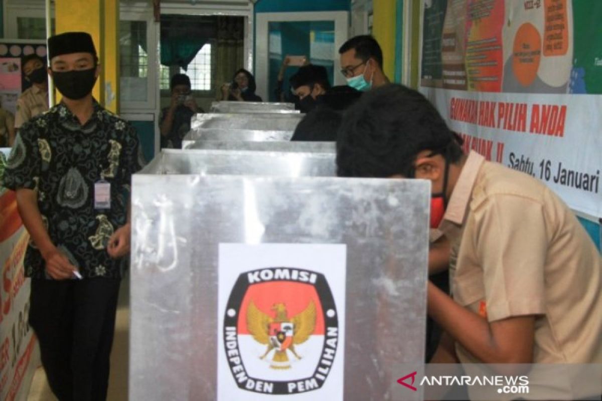 KIP latih siswa  MTsN 3 Aceh Barat sebagai pemilih pemula