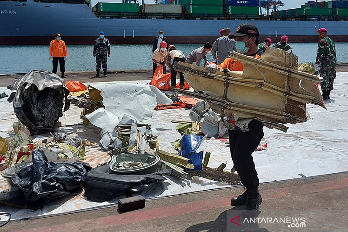Celana jeans dan 16 bagian jasad korban Sriwijaya Air ditemukan