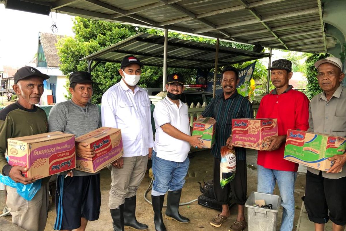 Ketua DPRD Banjarbaru bantu korban banjir