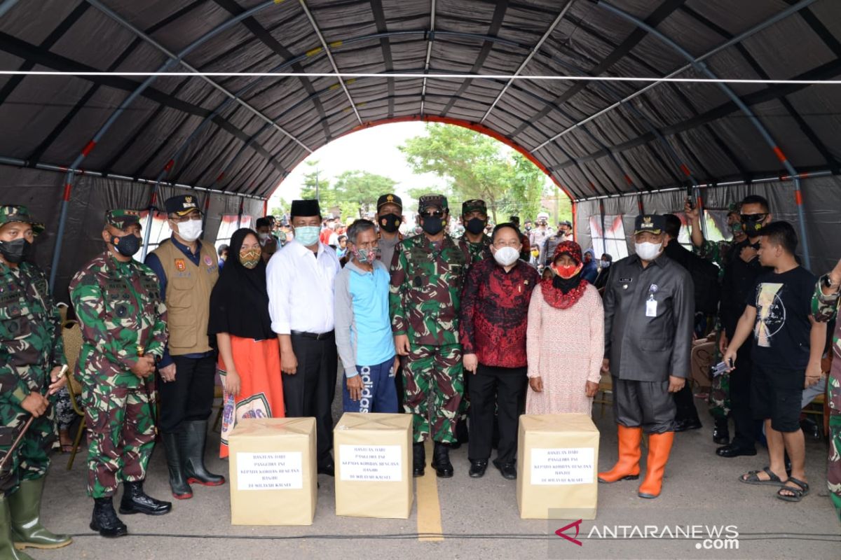 Panglima TNI sampaikan pentingnya posko kesehatan dan dapur umum