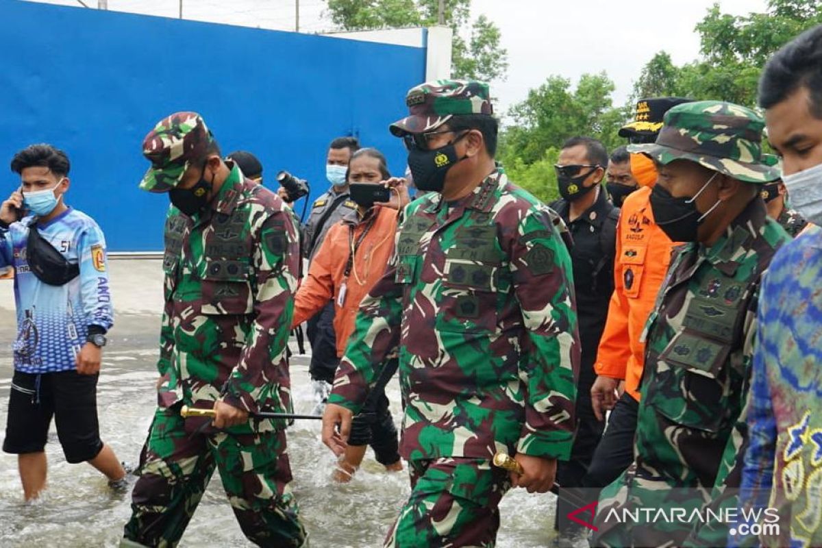 Panglima TNI tekankan pentingnya posko kesehatan dan dapur umum