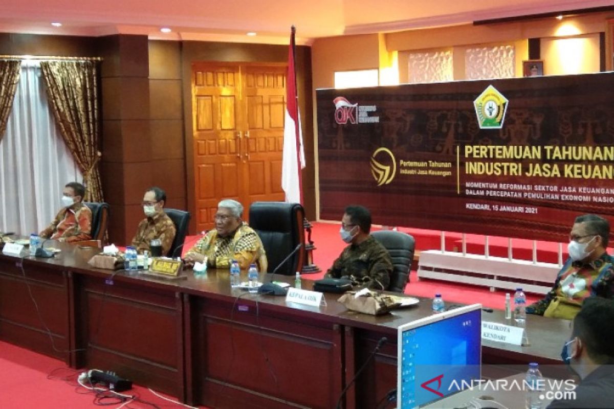 Gubernur Sultra berharap perbankan dan OJK edukasi debitur