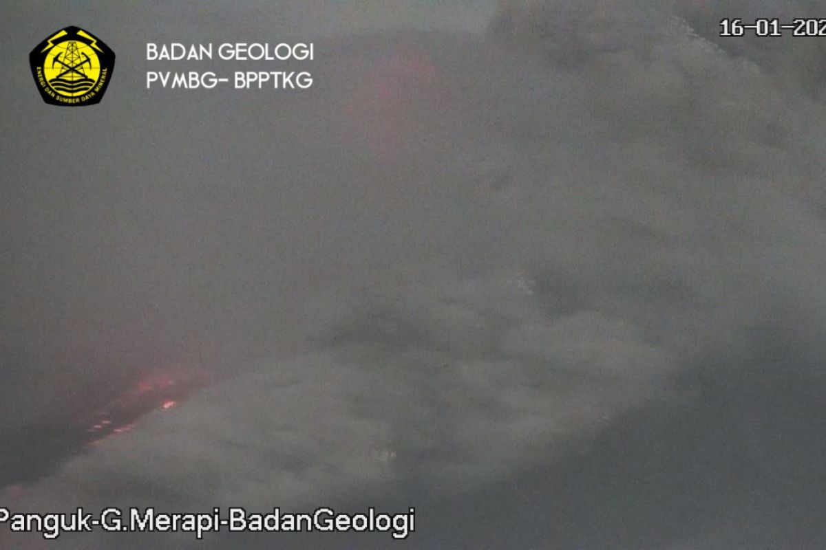 Gunung Merapi meluncurkan awan panas guguran sejauh 1.500 meter