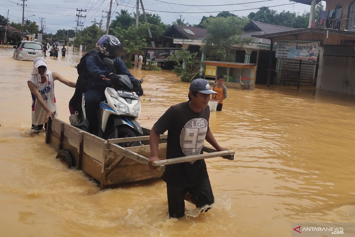 Debit air di Barabai mulai surut, berikut jalan alternatif yang bisa dilalui untuk mengantar logistik