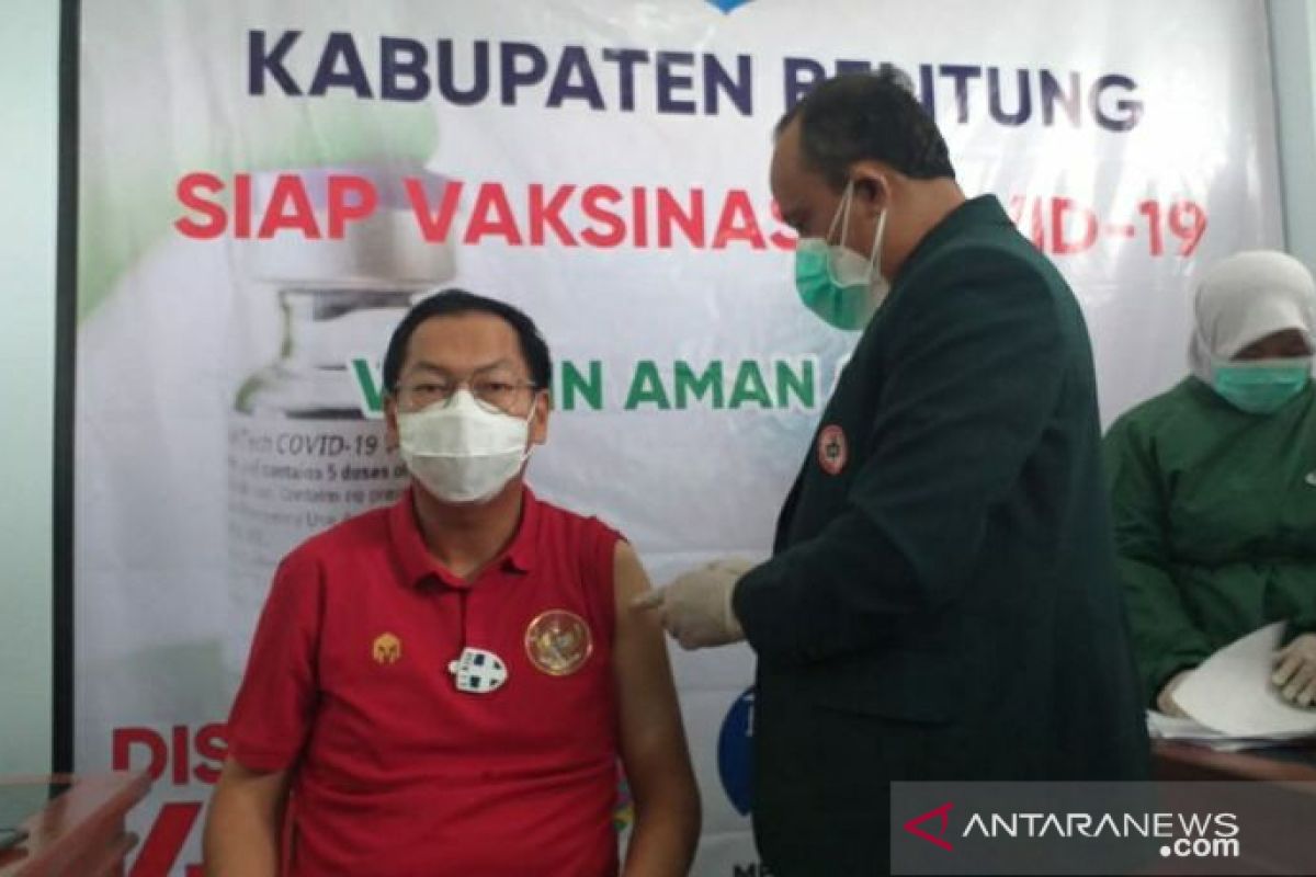 Wakil Bupati Belitung berhasil disuntik vaksin COVID-19 tanpa rasa sakit