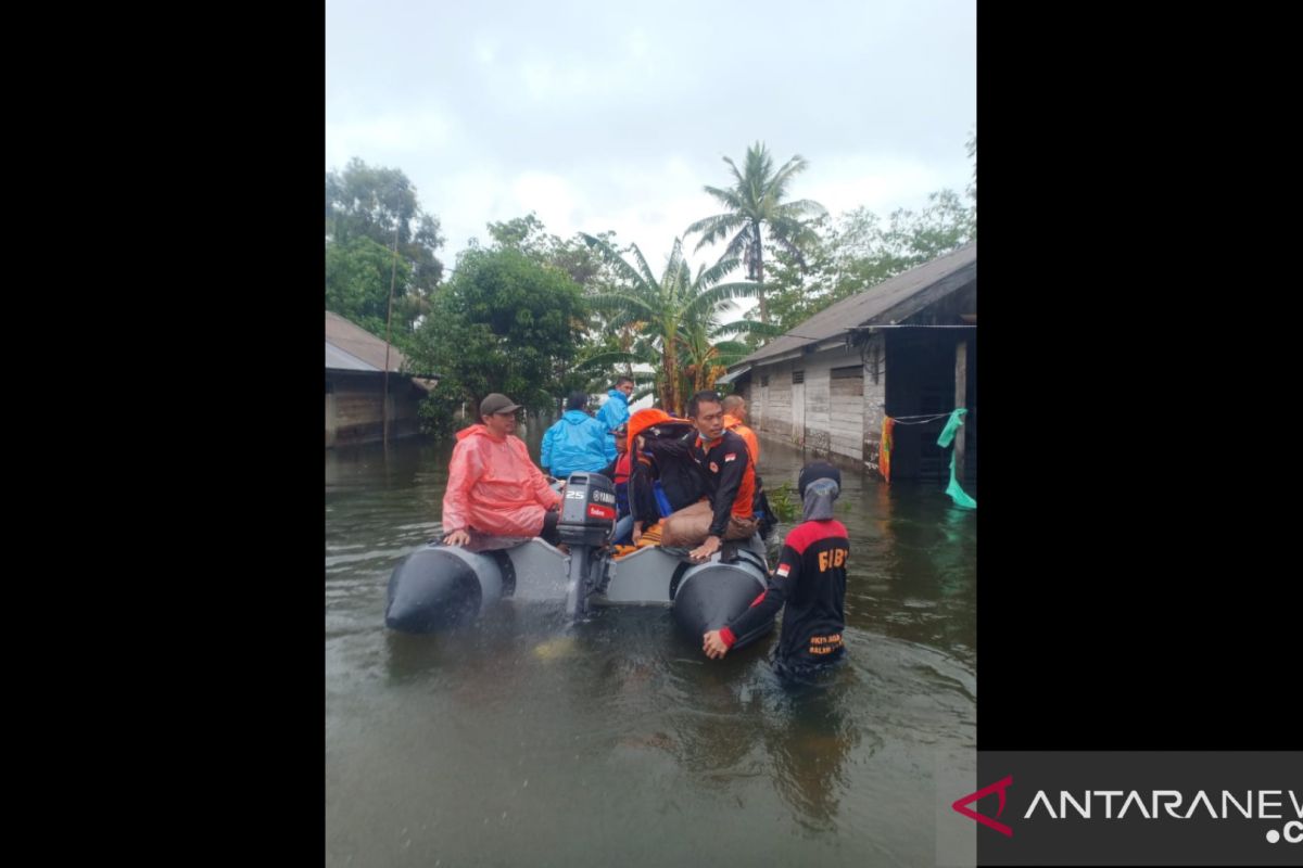 BPBD Tanah Bumbu kerahkan anggota bantu evakuasi korban banjir
