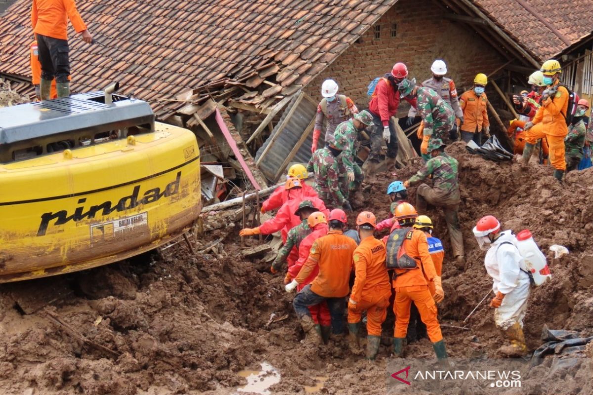 Korban tewas longsor Sumedang bertambah lagi jadi 25 orang