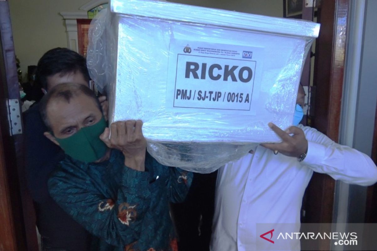 Ricko korban Sriwijaya SJ-182 dimakamkan di TPU Panaikang Makassar
